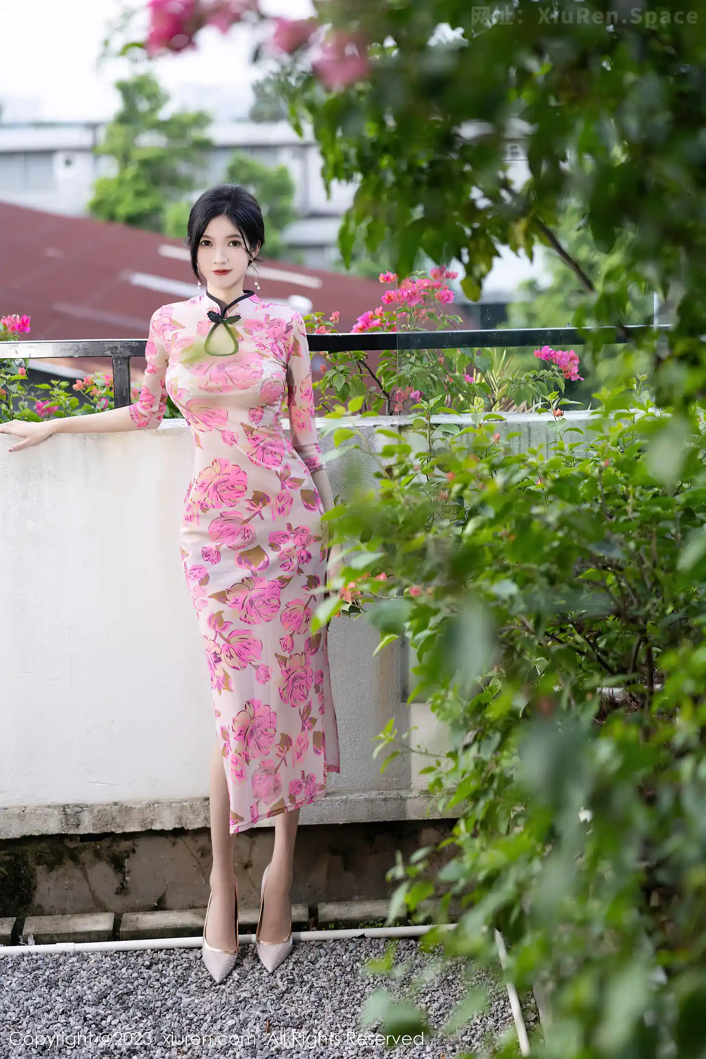 图片[6]-[XiuRen秀人网]VOL.7388 模特程程程性感粉色旗袍服配原色丝袜半撩秀完美身材诱惑写真82P-秀人网官方网站